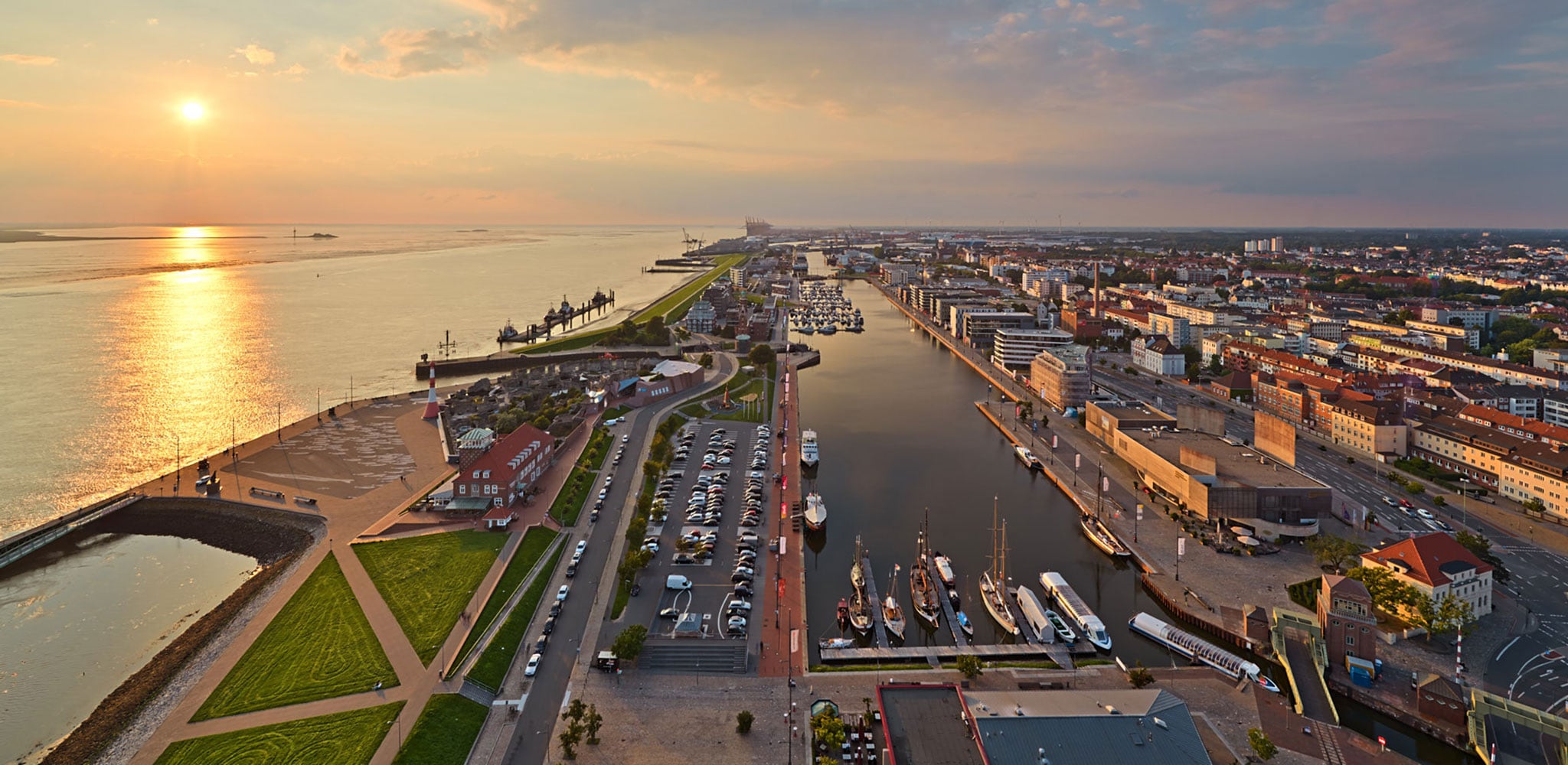 Aussicht auf Neuen Hafen vom Atlantic Hotel Sail City Havenwelten Bremerhaven